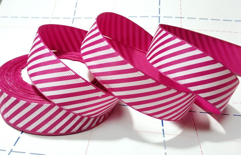 411 25мм Репсовая лента с рисунком 23м (+-1м) Диагональ Ярко-розовый/белый