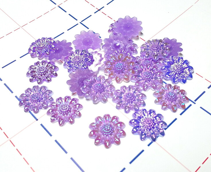 430 Кабошон Ромашка перламутр 20 мм фиолет