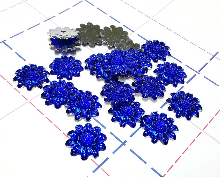 438 Кабошон Ромашка прозрачная 20 мм синий