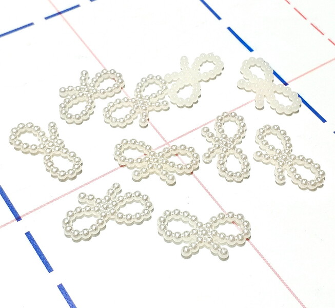 451 Кабошон Бантик 18*10 мм 10шт/уп молочный