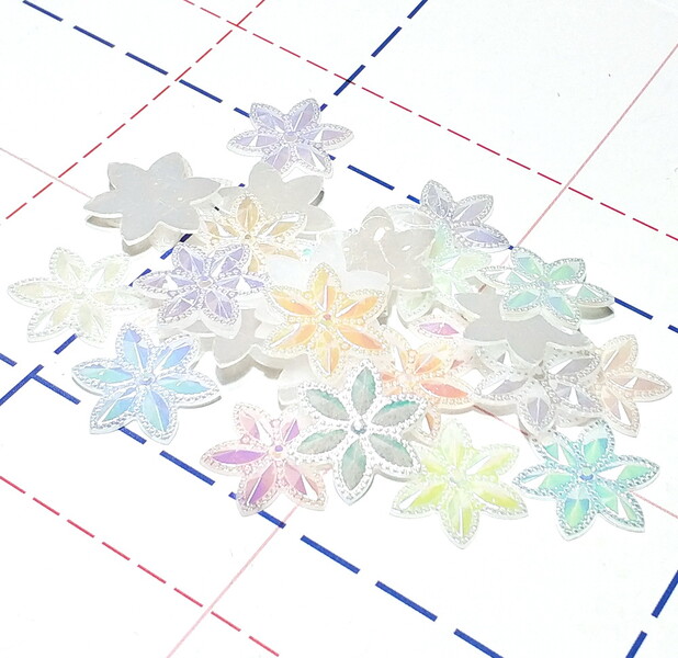 461 Кабошон Цветочек 24 мм белоснежный