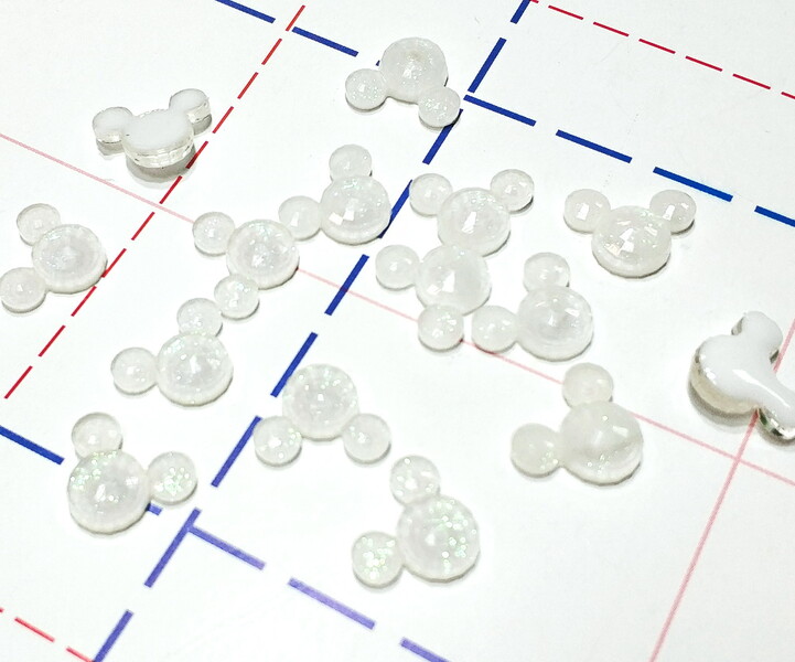 520 Кабошон Микки блестки 12*16 мм Белый