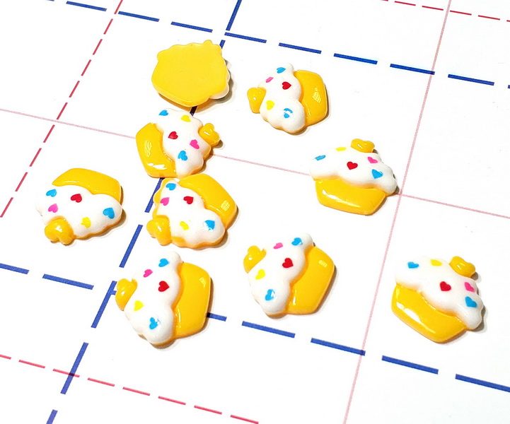 052 Кабошон Капкейк 18*18 мм желтый