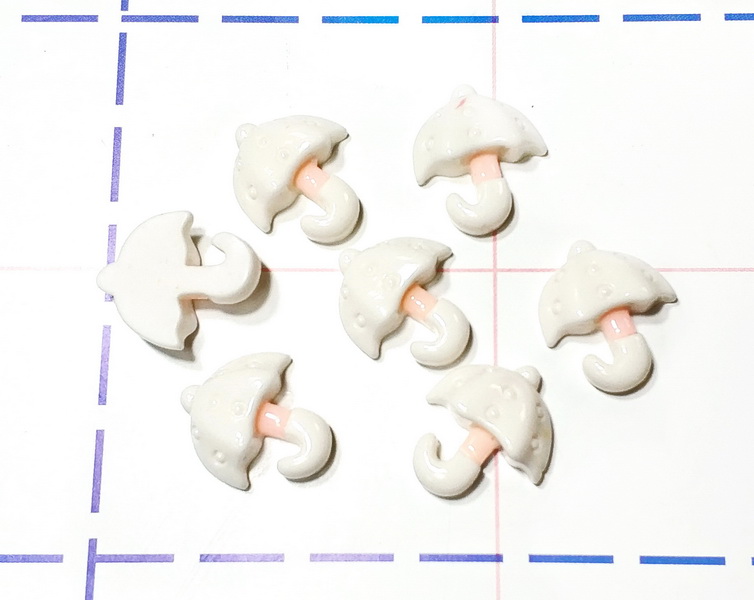 054 Кабошон Зонтик 20*18 мм белый