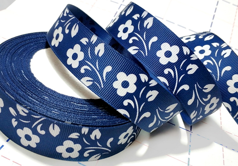 553 25мм Репсовая лента с рисунком 23м (+-1м) Цветы Темно-синий/белый