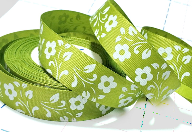 555 25мм Репсовая лента с рисунком 23м (+-1м) Цветы Оливковый/белый