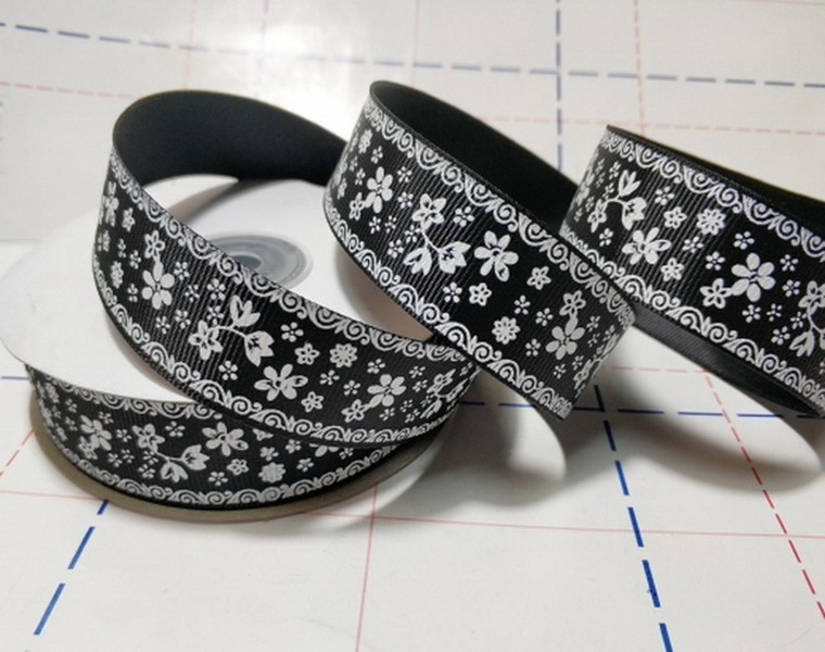 604 25мм Репсовая лента с рисунком 23м (+-1м) Цветочный узор Черный/белый