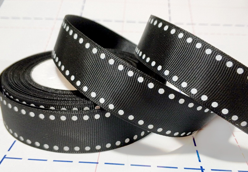 611 25мм Репсовая лента с рисунком 23м (+-1м) Точки Черный/белый