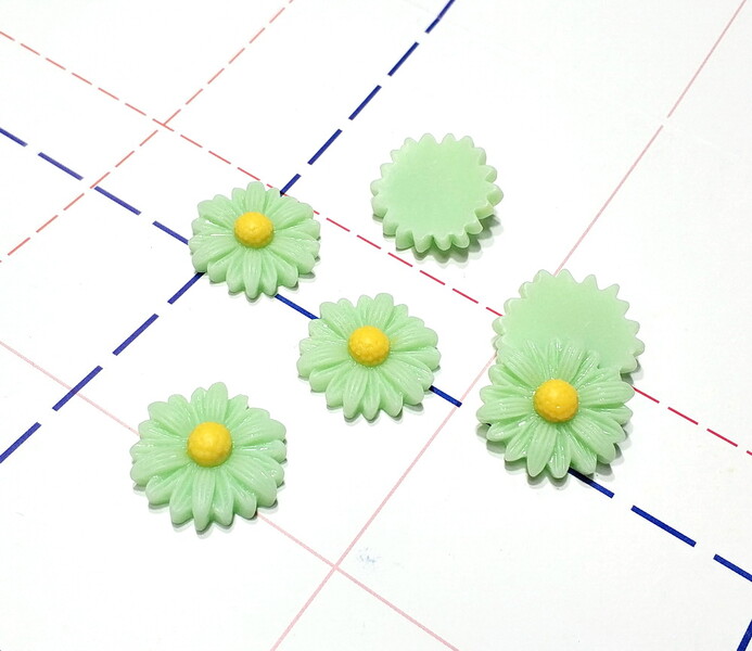 062 Кабошон Ромашка 24 мм мятный