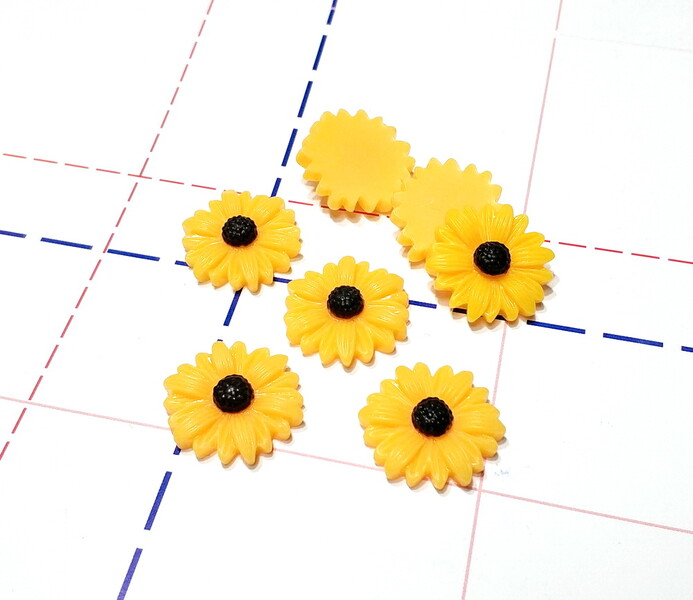 063 Кабошон Ромашка 24 мм желтый