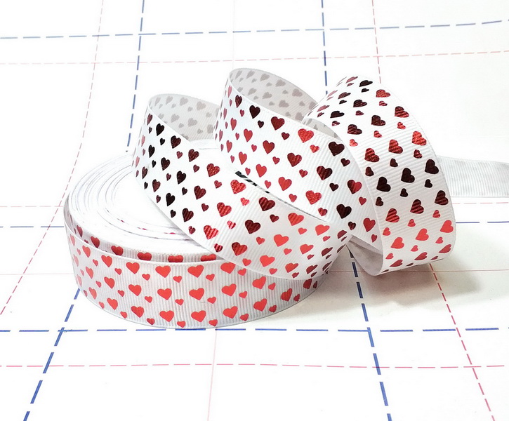 682 25мм Репсовая лента с рисунком 23м (+-1м) Сердечки Белый/красный металлик