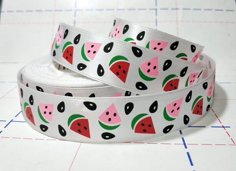 006 Лента атласная 25мм с рисунком 23м/боб (+-1м) Арбузики белый