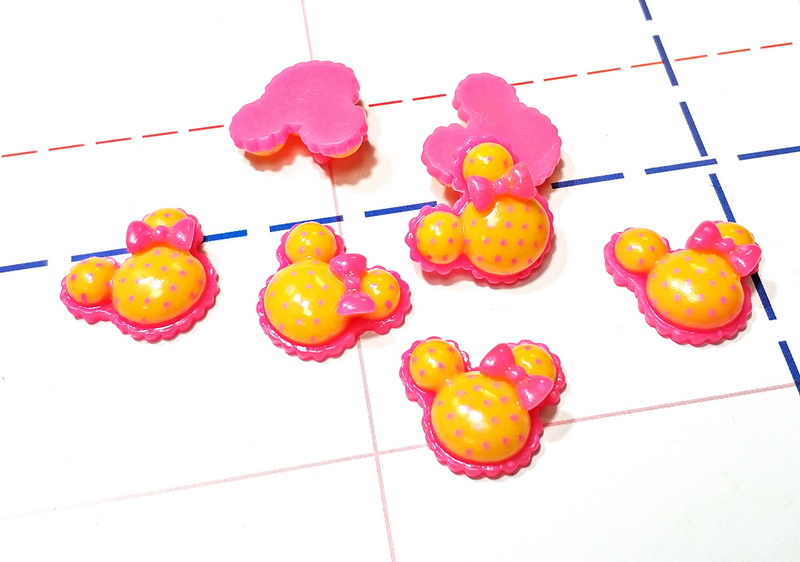 070 Кабошон Микки 16*20 мм желтый/розовый