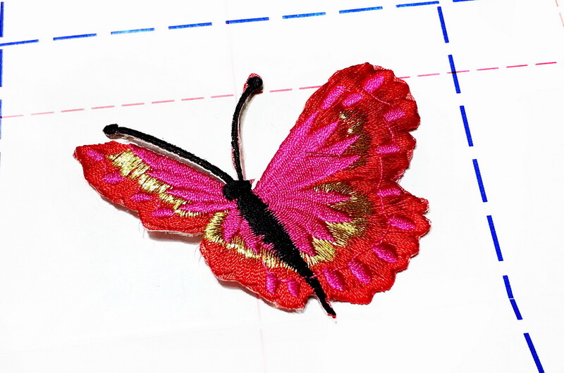 075 Термоаппликация 6,5*7,0 см Бабочка Красный