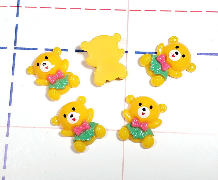 089 Кабошон Мишка в платье 20*18 мм желтый