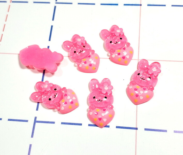 094 Кабошон Зайчик с сердцем 25*13 мм розовый