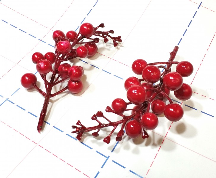 Гроздь ягод на ветке ~12-18 см Темно-красный