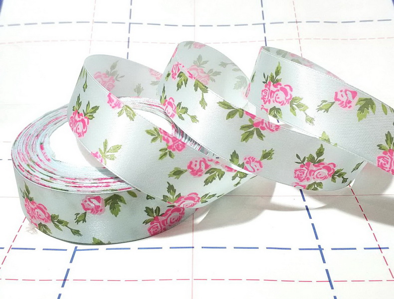 198 Лента атласная 25мм с рисунком 23м/боб (+-1м) Лужок