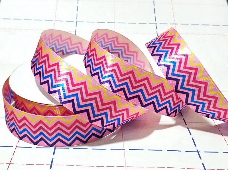 225 Лента атласная 25мм с рисунком 23м/боб (+-1м) ЗигЗаг градиент розовый