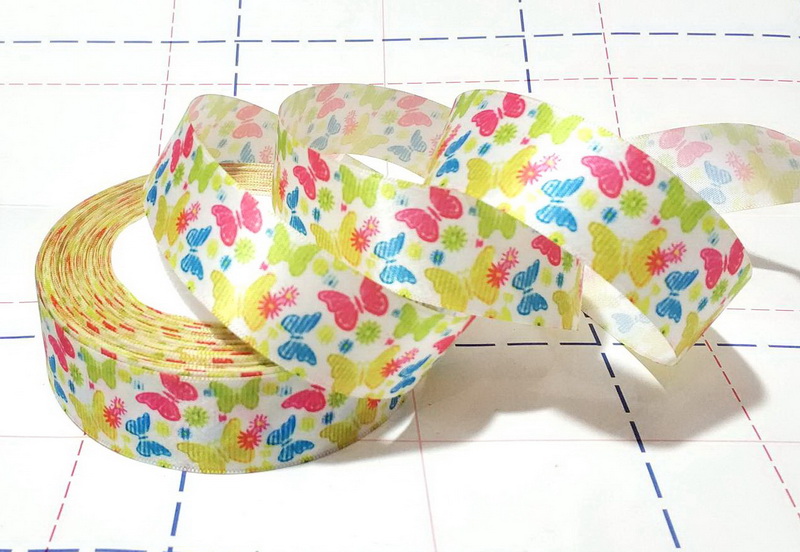 243 Лента атласная 25мм с рисунком 23м/боб (+-1м) Бабочки