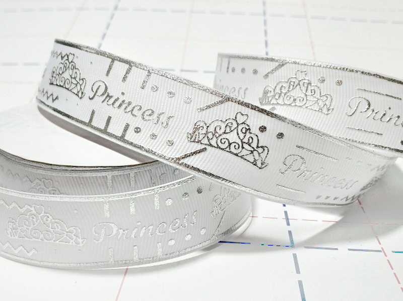 510 25мм Репсовая лента с рисунком 9,1м (+-0,3м) Принцесса-тиара серебро Белый