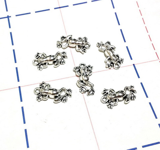 286 Подвеска 13*22 мм Лягушка Серебро