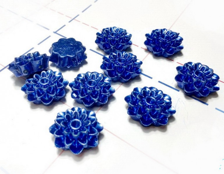05 Полубусина пришивная Цветок 20 мм Синий