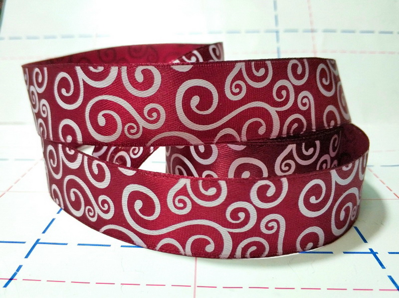 249 Лента атласная 25мм с рисунком 23м/боб (+-1м) Витушки бордовый/белый