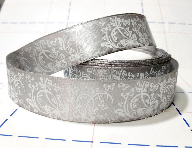 278 Лента атласная 25мм с рисунком 23м/боб (+-1м) Бабоски-цветы серый/белый